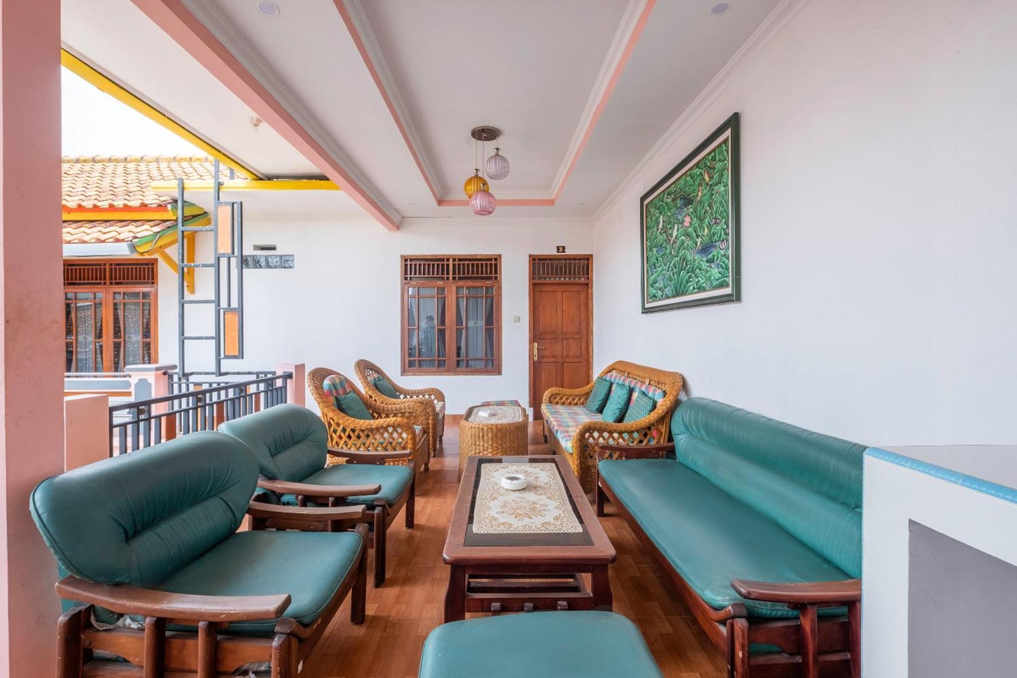 Hotel Capital O 1541 Puri Cikole Asri Lembang Exterior foto