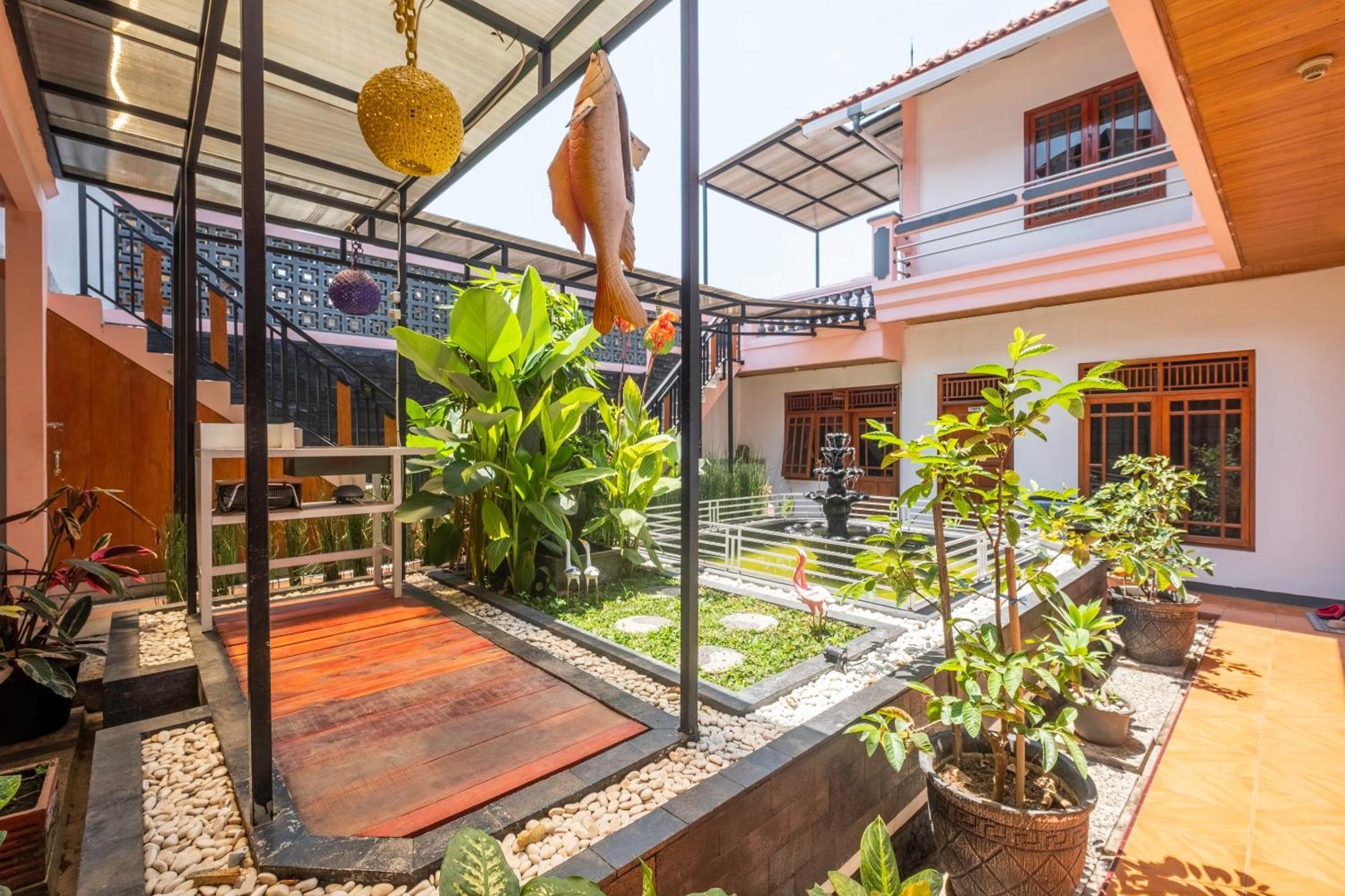 Hotel Capital O 1541 Puri Cikole Asri Lembang Exterior foto